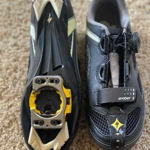 SPECIALIZED Women’s clip-in bike shoes. Still in box.